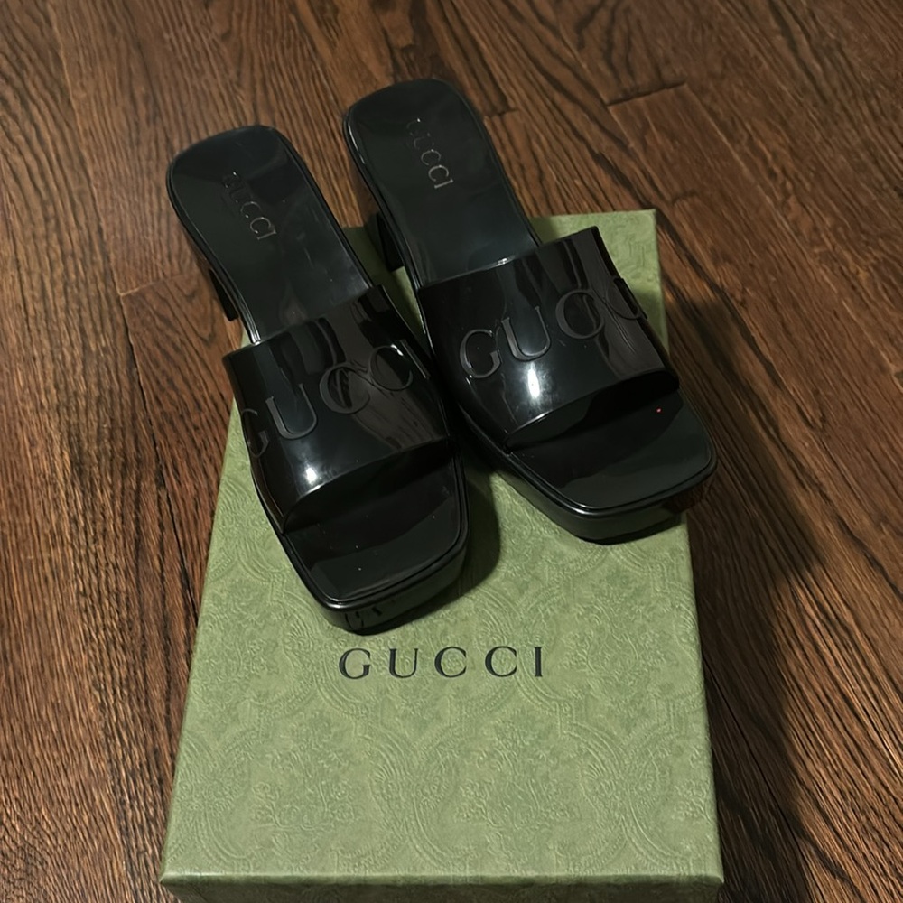 Gucci rubber sandals black  authentic wore maybe two hours